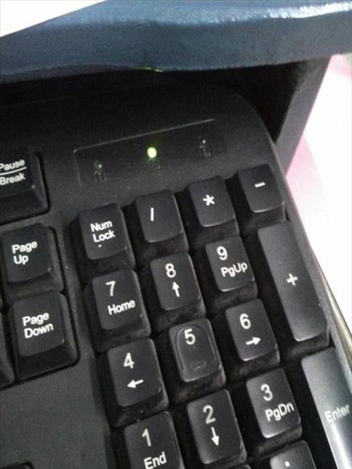 手提电脑键盘数字键打不出数字怎么弄(电脑键盘数字键打不出数字怎么弄,Numlock亮灯)